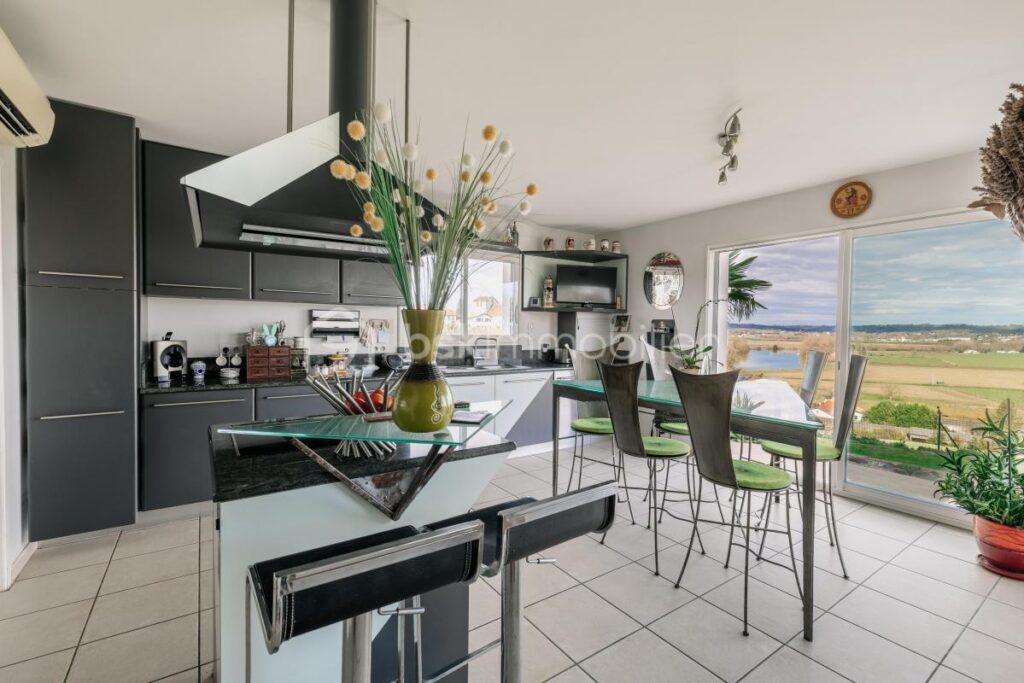 EXCLUSIVITE A SAISIR – 6 pièces – 3 chambres – 164 m²