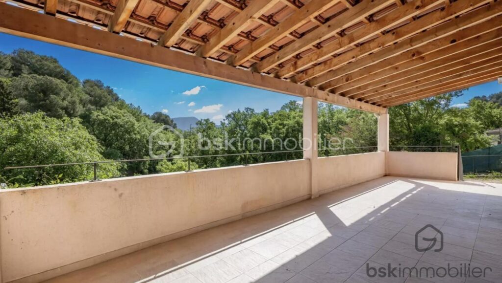 Maison mitoyenne avec vue imprenable sur la forêt – 5 pièces – 4 chambres – 112 m²