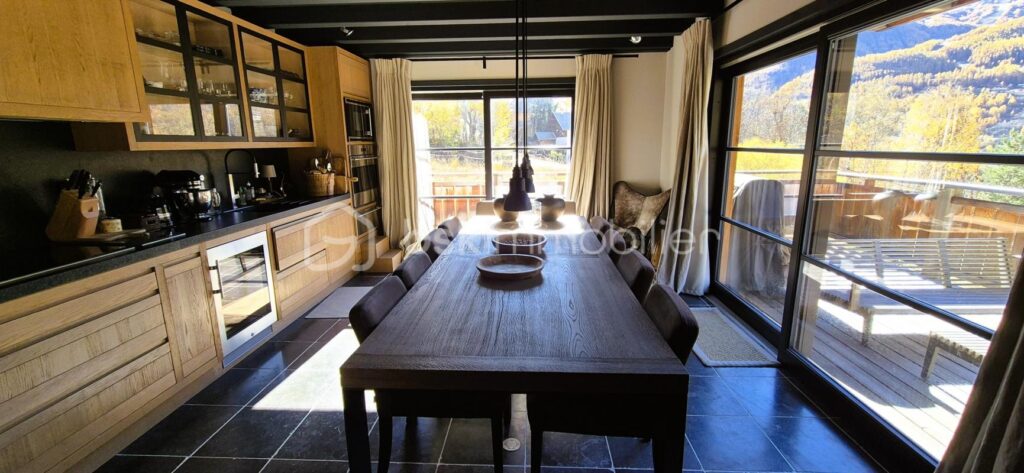 CHALET D’EXCEPTION – VAL D’ALLOS (ALPES-DE-HAUTE-PROVENCE) – 9 pièces – 4 chambres – 350 m²