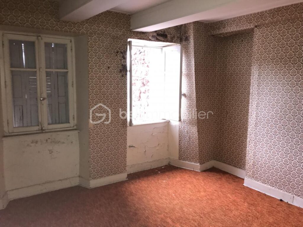 MAISON DANS LE CENTRE HISTORIQUE D ALLEGRE – 4 pièces – 3 chambres – 101 m²