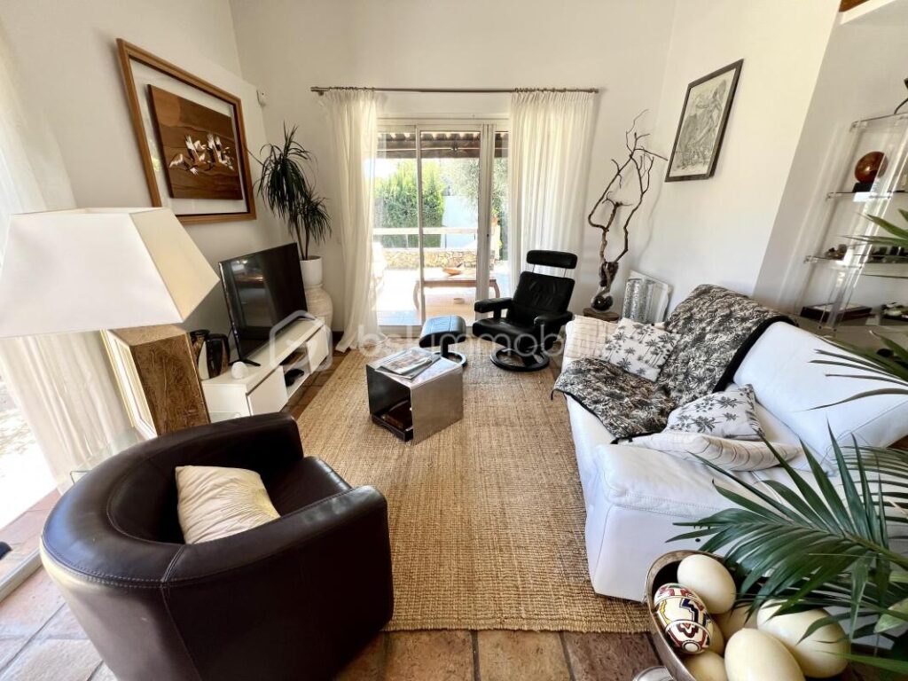 Nice (Saint Pancrace) – Villa d’architecte – Vue mer – Piscine – 6 pièces – 3 chambres – 181 m²