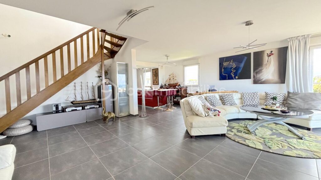 Appartement 3 pièces en toit-terrasse avec vue mer imprenable – 3 pièces – 2 chambres – 104 m²