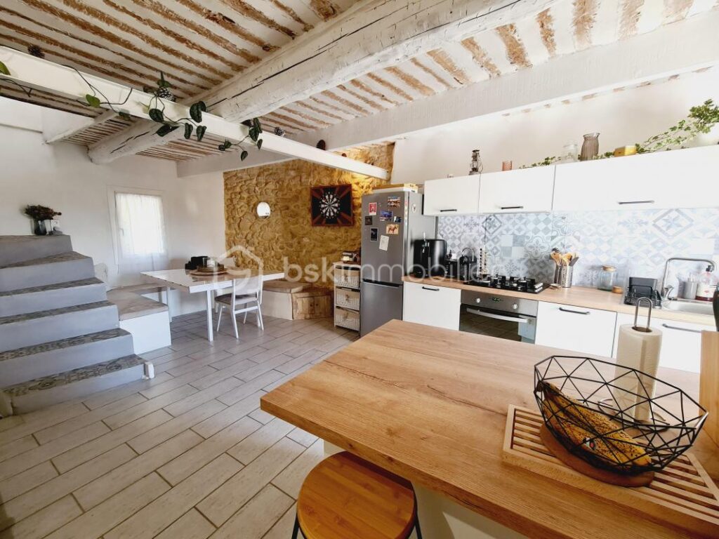 Maison de village, 65 m² Cadenet – 3 pièces – 1 chambre – 54 m²