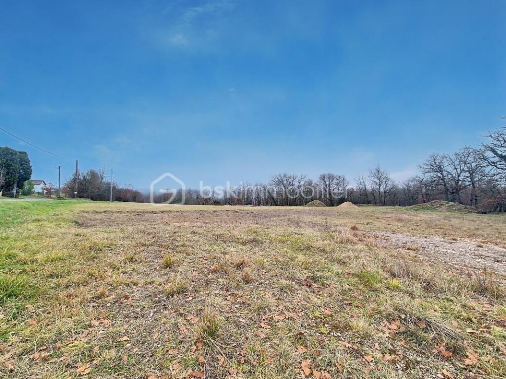 Terrain constructible avec permis de construire à Lauzerte – Un coin de paradis en pleine nature ! 🌿 – NR pièces – NR chambres – 5000 m²