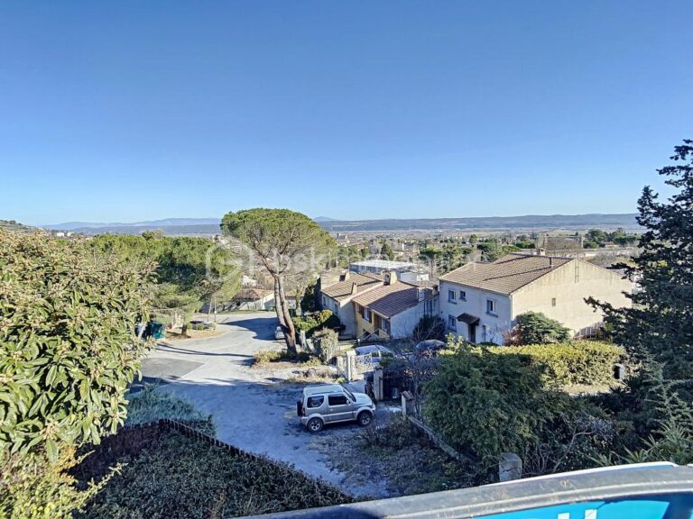 🏡 À Vendre – Maison de 210 m² sur deux niveaux – Quartier recherché à Manosque – 7 pièces – 6 chambres – 210 m²