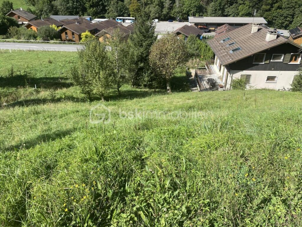 THONES-Terrain constructible avec permis – NR pièces – NR chambres – 663 m²