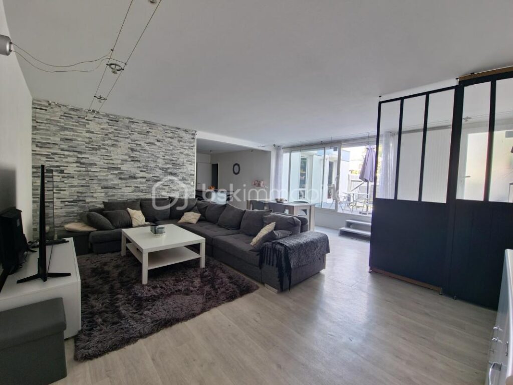 Appartement en Rdc de plus de 124 m² utile avec terrasse de 33 m² attenante – 5 pièces lumineuses en parfait état – 5 pièces – 3 chambres – 99 m²