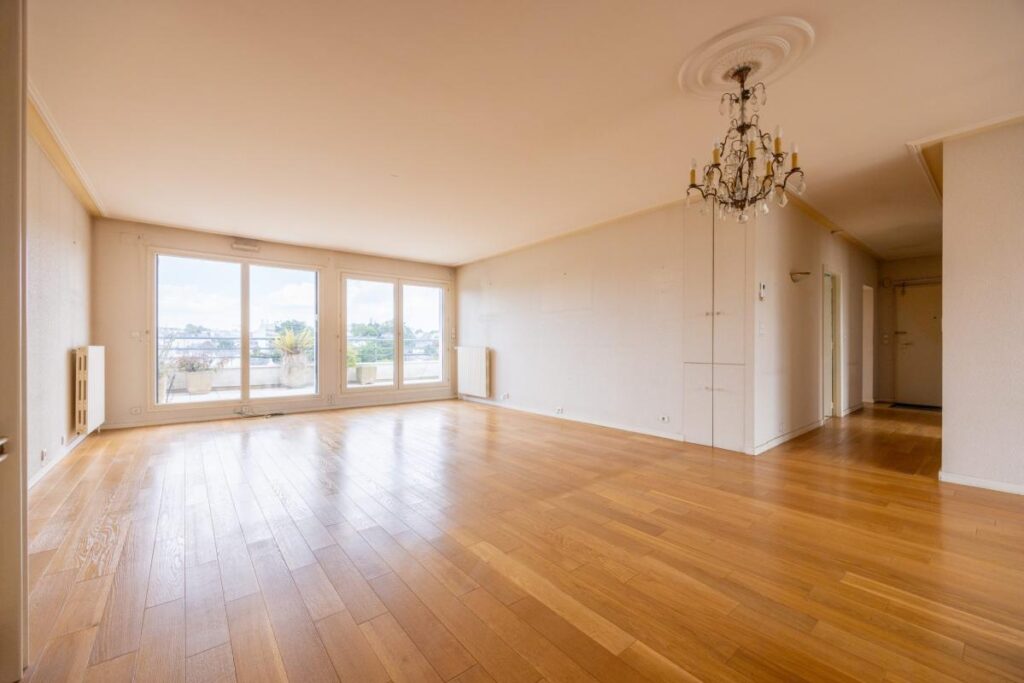 Dernier étage avec terrasses – 5 pièces – 3 chambres – 120 m²