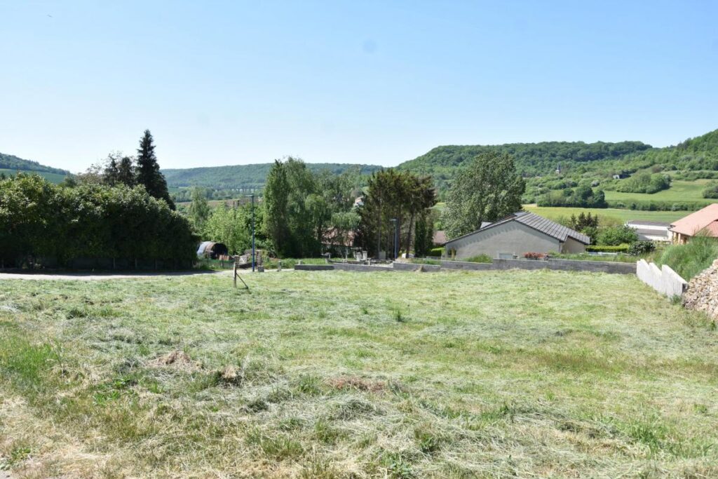 Terrain constructible avec vue dégagée !!! – NR pièces – NR chambres – 847 m²