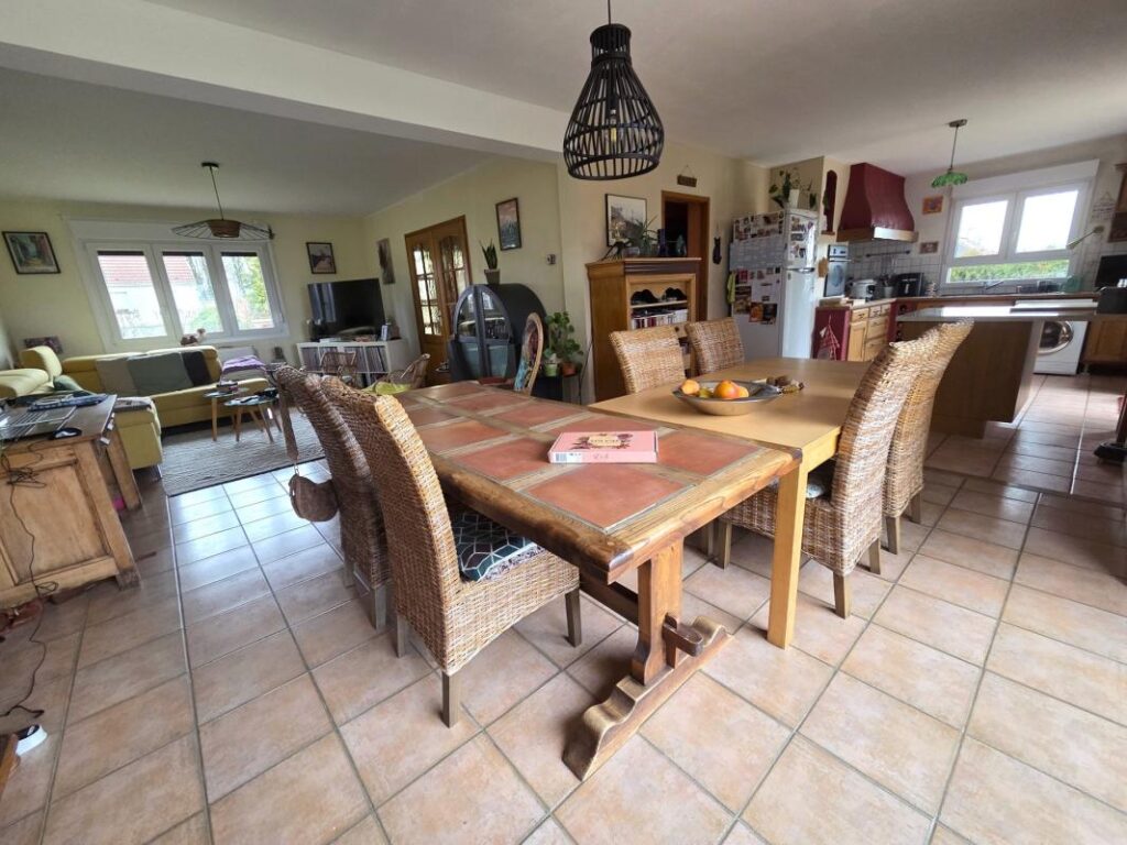 PAVILLON IND 112M² HAB SUR 1260M², SOUS SOL, HAB PLAIN PIED – 6 pièces – 4 chambres – 112 m²