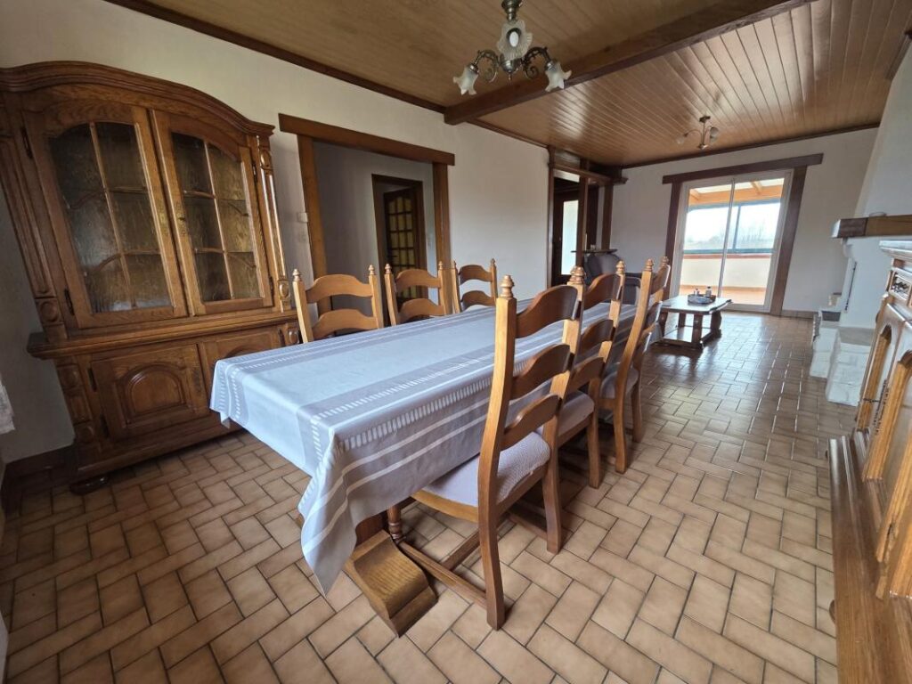 PAVILLON BRIQUES PLAIN PIED BERNARD LANNOY SOUS SOL COMPLET – 6 pièces – 3 chambres – 108 m²