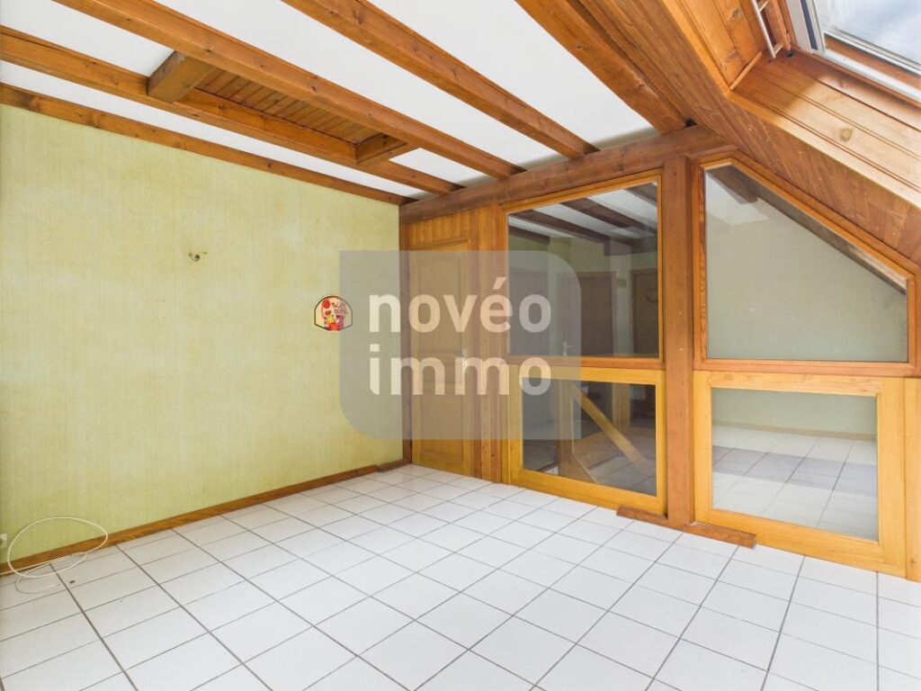 Maison au bout d’un chemin forestier entourée de forêt – 6 pièces – 5 chambres – 129 m²