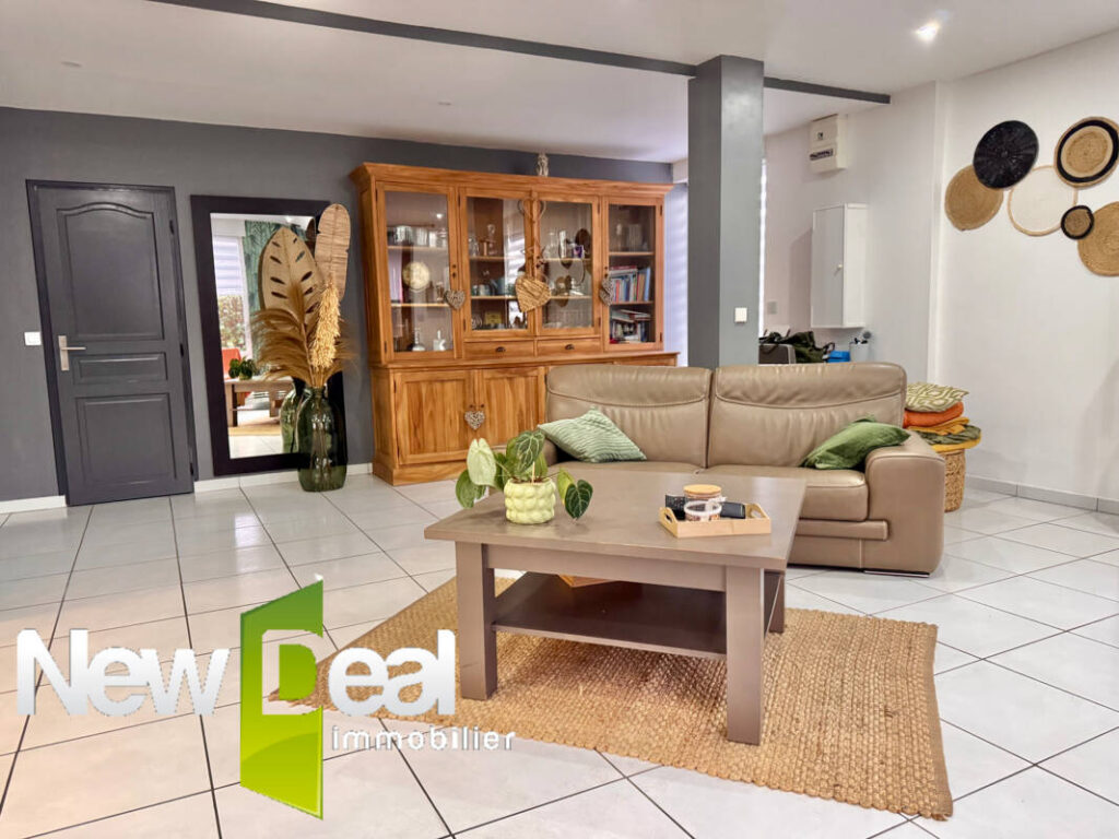 MAISON INDIVIDUELLE 146m2 / DOUBLE GARAGE ET CARPORT – 5 pièces – 3 chambres – 146 m²