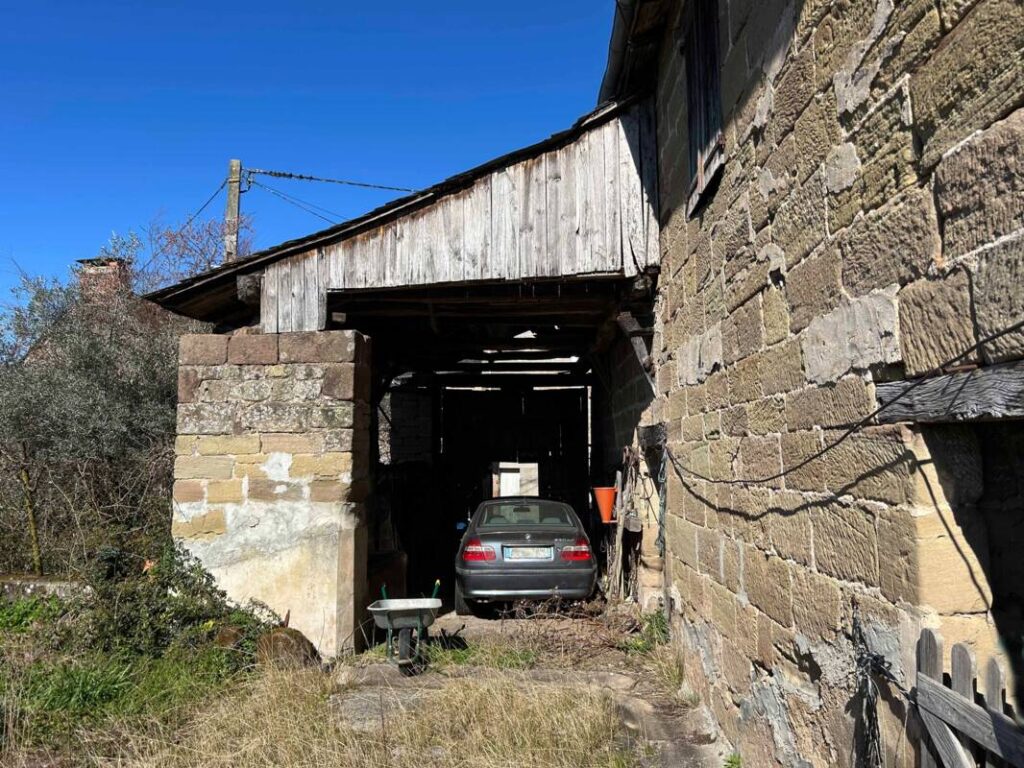 grange sur env. 6 000 m2 – 1 pièce – NR chambres – 300 m²