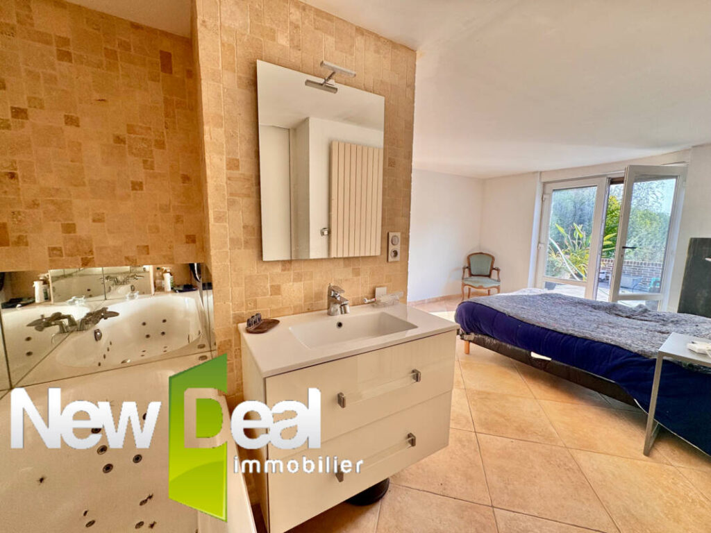 PLAIN PIED INDIVIDUEL / 4 CHAMBRES ET 1 BUREAU / GARAGE – 7 pièces – 4 chambres – 165 m²