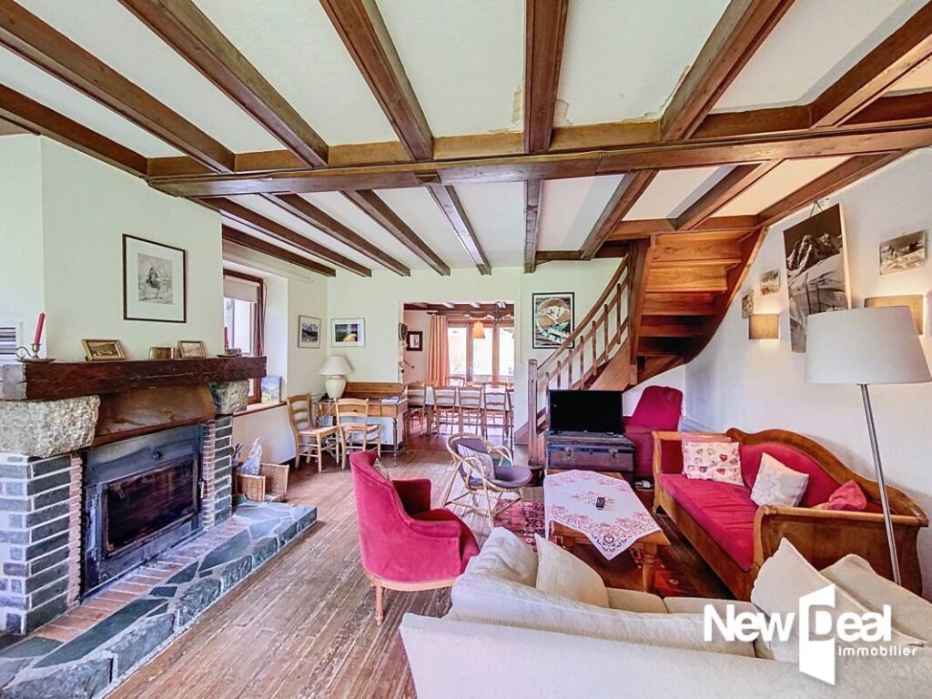 LES HOUCHES – MAISON DE PAYS – 15 pièces – 12 Chambres – 330 m² environ – Terrain 1897 m² – 15 pièces – 12 chambres – 333 m²