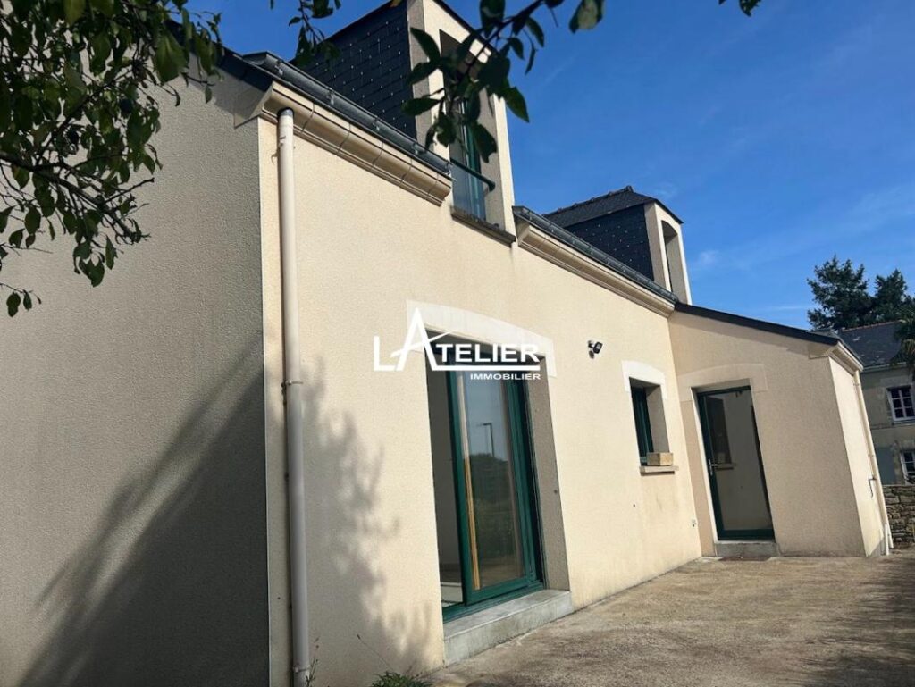 Maison de bourg avec garage indépendant et vie de plain-pied – 5 pièces – 4 chambres – 131 m²