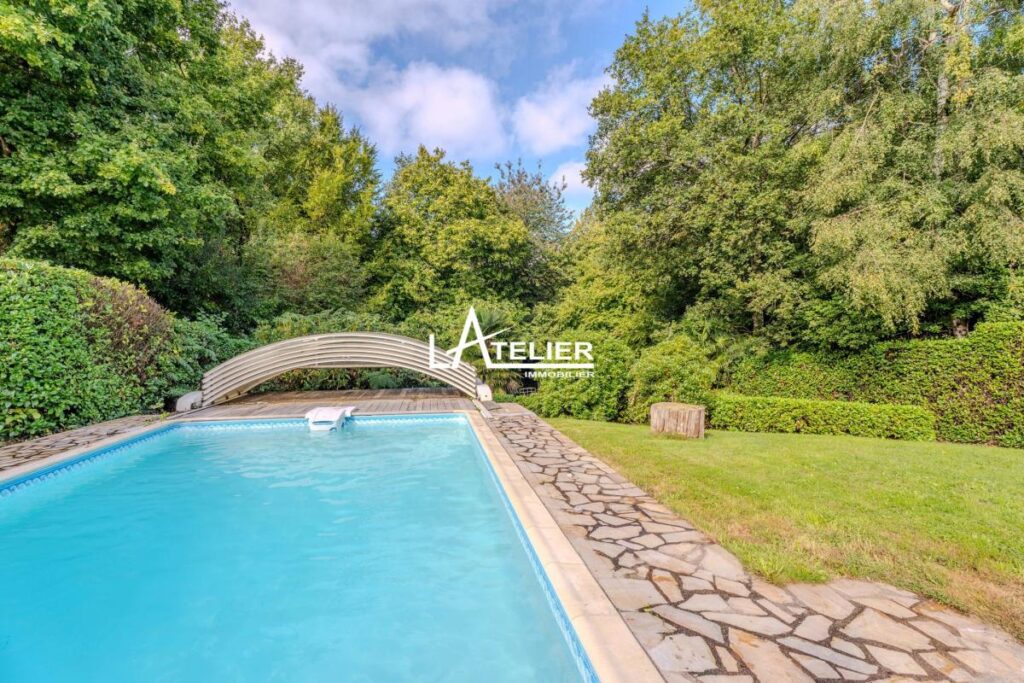 Sautron centre 70m2 pièce de vie, 6ch, vue dégagée sur Cens – 11 pièces – 6 chambres – 230 m²