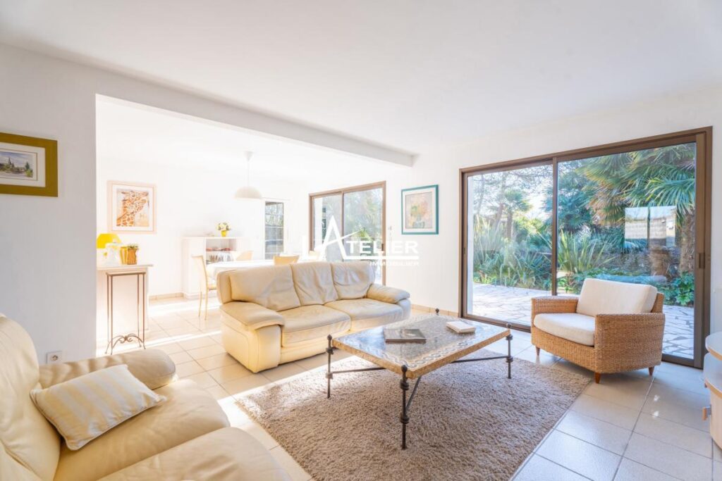 Propriété unique, prairies, carrière et box chevaux – 6 pièces – 5 chambres – 173 m²