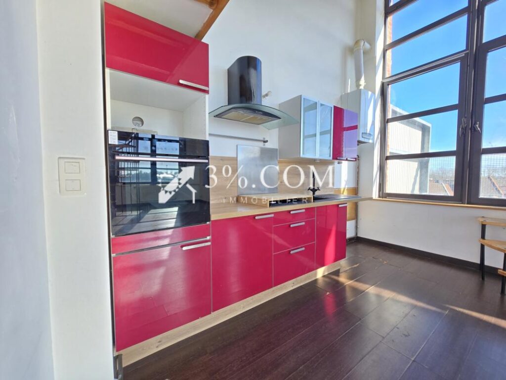 Loft de 80 m2 au dernier étage avec CH + terrasse + parking – 3 pièces – 2 chambres – 79 m²