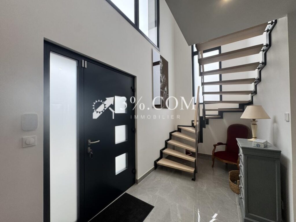 3%COM Magnifique villa de 160m2 avec piscine (2021) – 5 pièces – 3 chambres – 160 m²