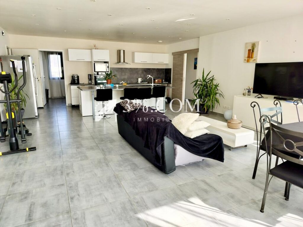 Villa contemporaine offrant 3 chambres et 114m2 habitables s – 5 pièces – 3 chambres – 115 m²