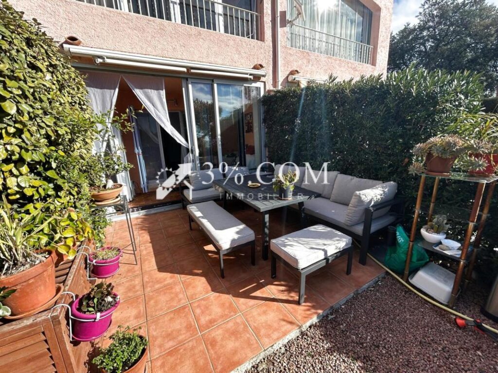 Boulouris / Résidence Le Panorama Studio avec vue mer – 1 pièce – NR chambres – 27 m²