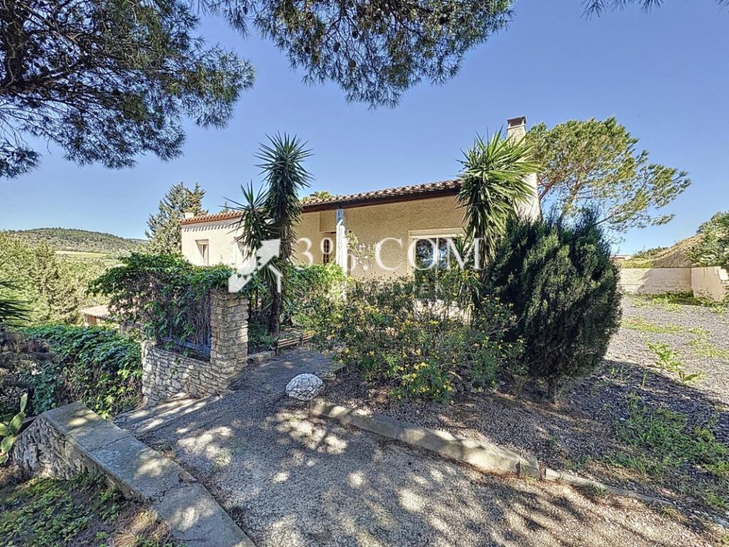 Charmante Maison de 178 m2 +Local professionnel de 150 m2 d – 8 pièces – 4 chambres – 178 m²