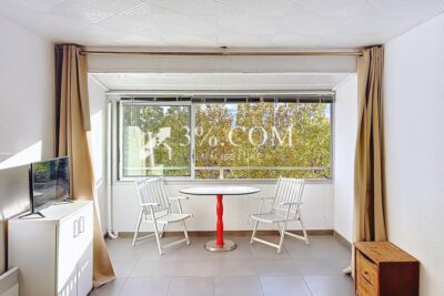 Studio de 24.85 m2 avec loggia, cellier & parking à Gruissan – 1 pièce – NR chambres – 24 m²