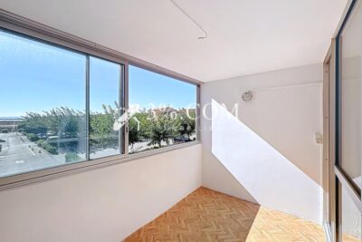 Studio de 27.4 m2 avec loggia, vue sur les Salins, piscine e – 1 pièce – NR chambres – 27 m²