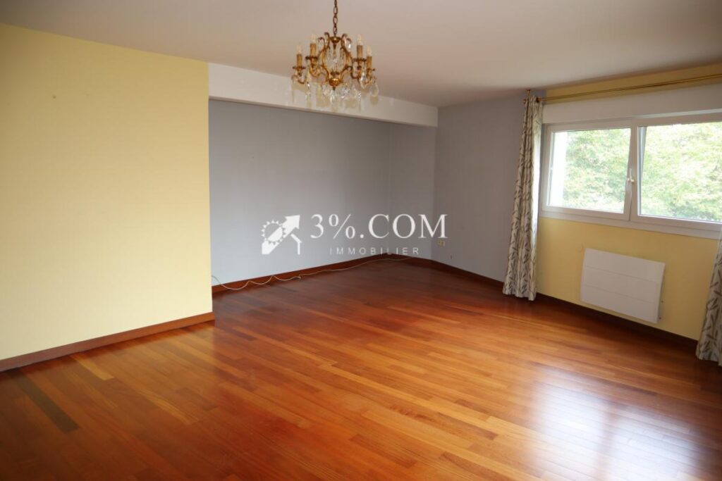 Grand appartement type 4 avec ascenseur! – 4 pièces – 3 chambres – 105 m²