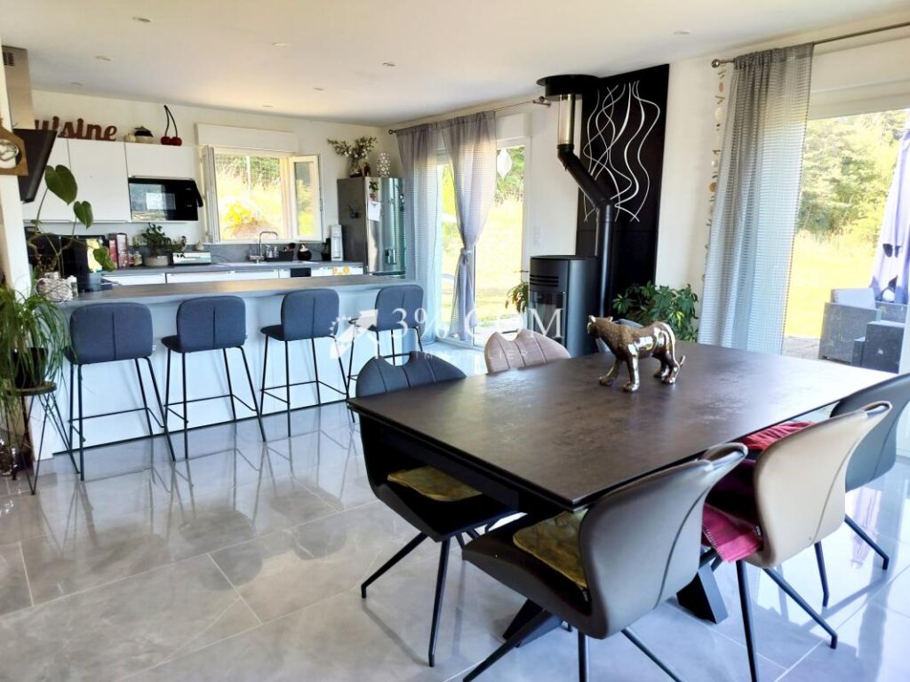 Villa avec vue dégagée de 90m2 – sous sol complet et parcell – 4 pièces – 2 chambres – 86 m²