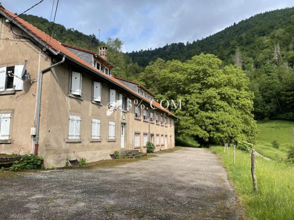 Maison gite dans un cadre naturel – 25 pièces – NR chambres – 630 m²