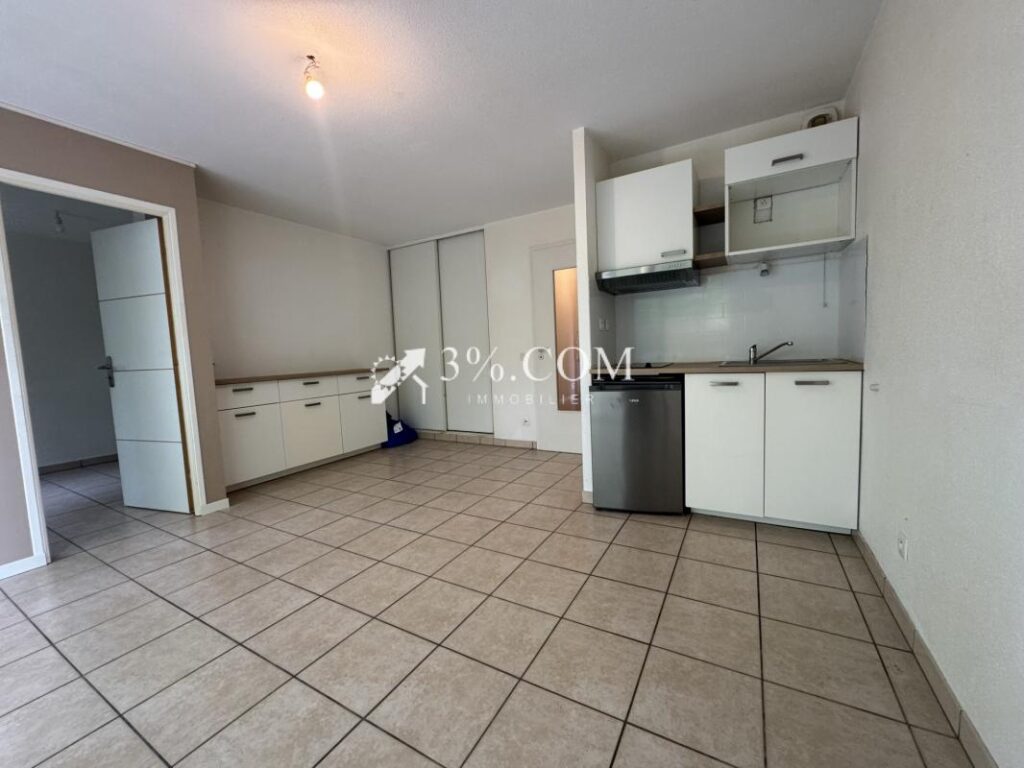 3%.COM Appartement F2 avec terrasse et parking – 2 pièces – 1 chambre – 33 m²