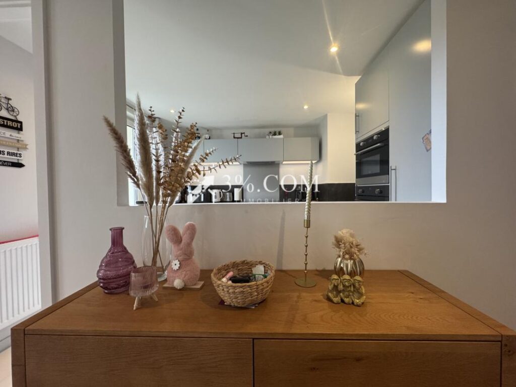 3%COM beau F3 avec terrasse et 2 places de parking- cave – 3 pièces – 2 chambres – 73 m²