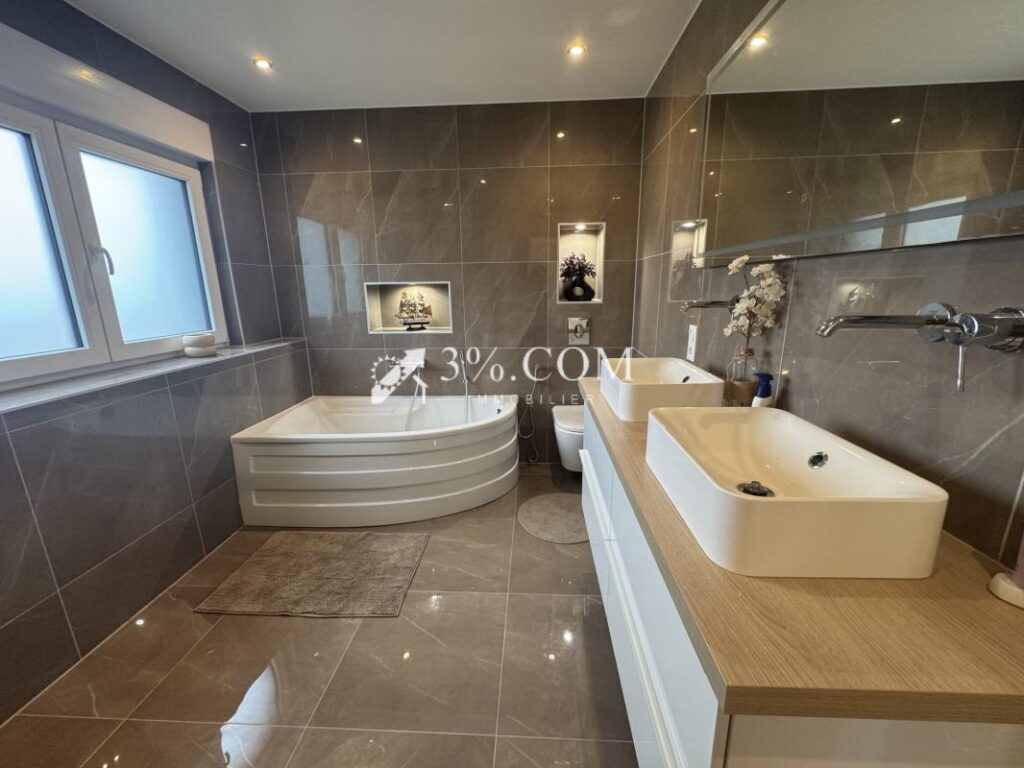 3%COM Belle maison d’architecte 4 chambres et 2 salles de b – 6 pièces – 4 chambres – 154 m²