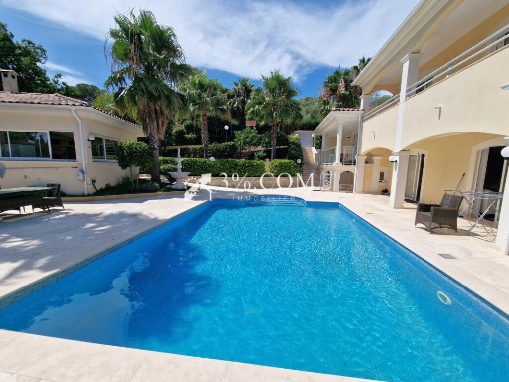 Luxueuse villa avec vue sur l’Estérel – 15 pièces – 11 chambres – 300 m²