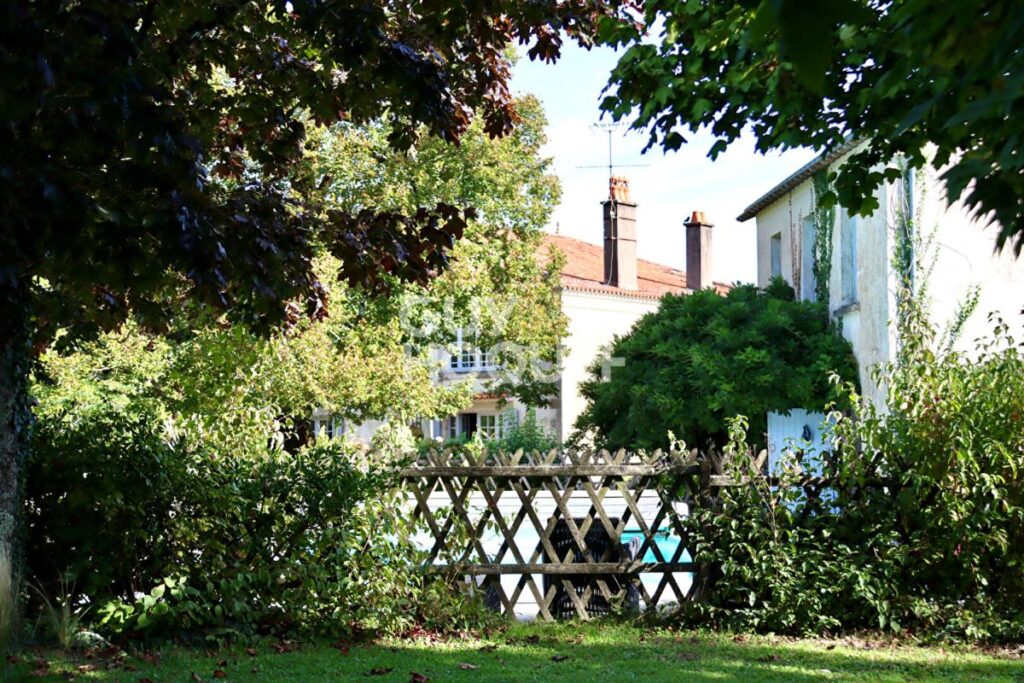 Maison à Foussais-Payré – 5 pièces – 6 chambres – 221 m²