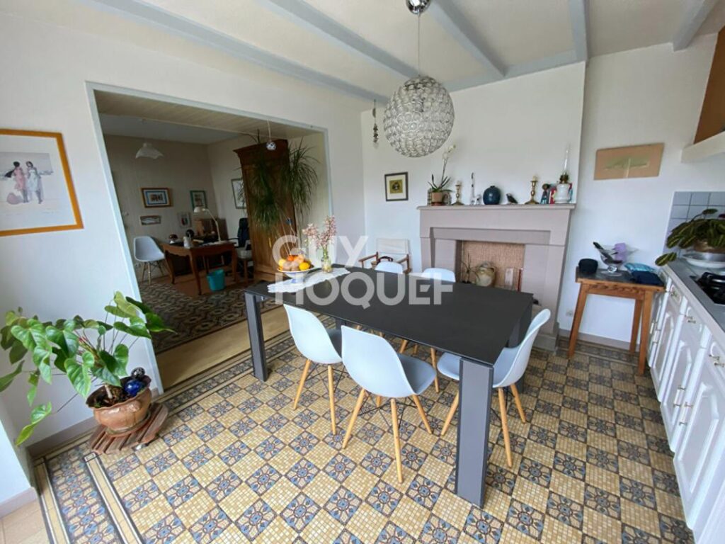 Maison Fontenay Le Comte 7 pièce(s) – 7 pièces – 4 chambres – 145 m²