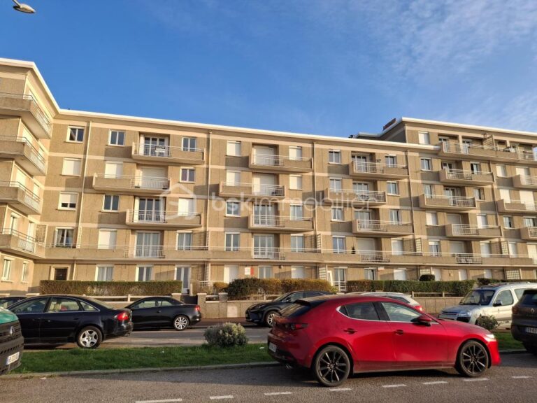 ***APPARTEMENT TRES BON ETAT FACE A LA MER AVEC BALCON DE TYPE F3 80M2 PARKING POSSIBLE DANS LA RESIDENCE*** – 4 pièces – 2 chambres – 78 m²