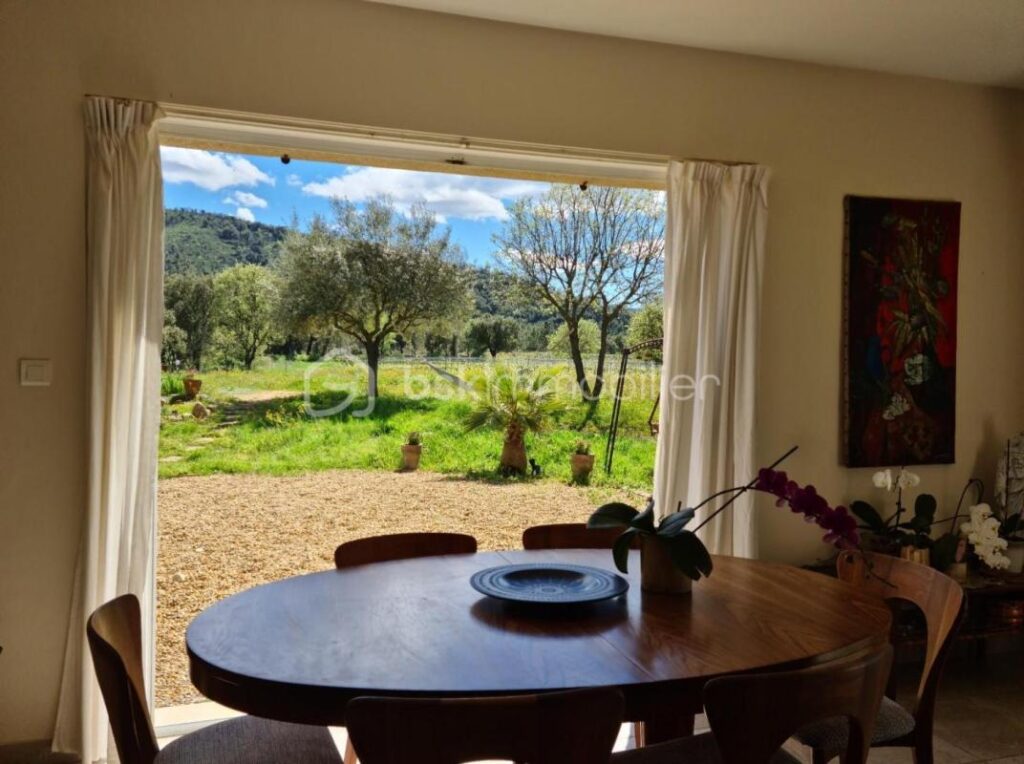 PROPRIÉTÉ D’EXCEPTION AU CŒUR DES VIGNES – LA GARDE-FREINET – 6 pièces – 4 chambres – 162 m²