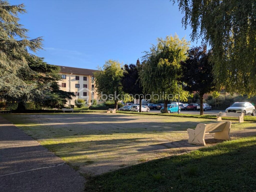 Appartement de type T4 transformé en T3 de 95 m2- Résidence sécurisée avec parc – 3 pièces – 2 chambres – 95 m²