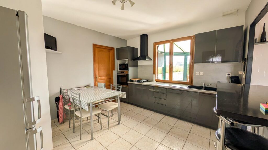 Pavillon individuel de 2000 – 3/4 Chambres – Terrain 1645 m² – 6 pièces – 4 chambres – 92 m²