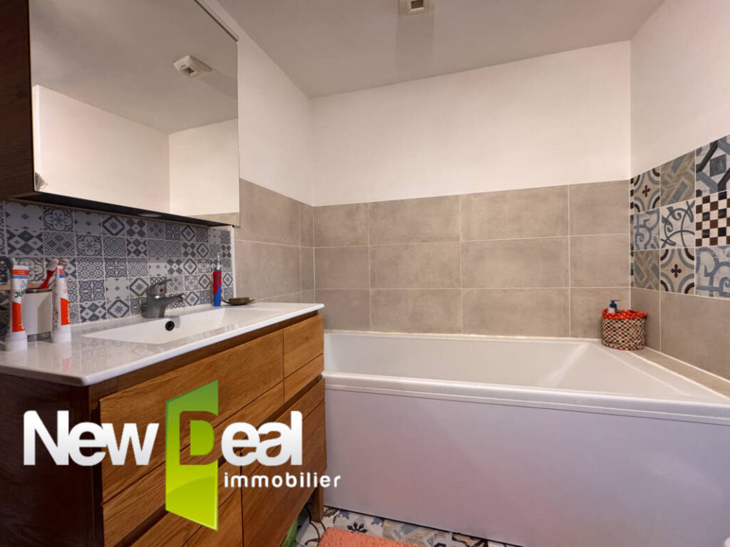 LOGEMENT 2 CHAMBRES + 1 BUREAU / DEPENDANCES, JARDIN, TERRASSE, POTAGER, MAISON DE RECEPTION – 4 pièces – 2 chambres – 86 m²