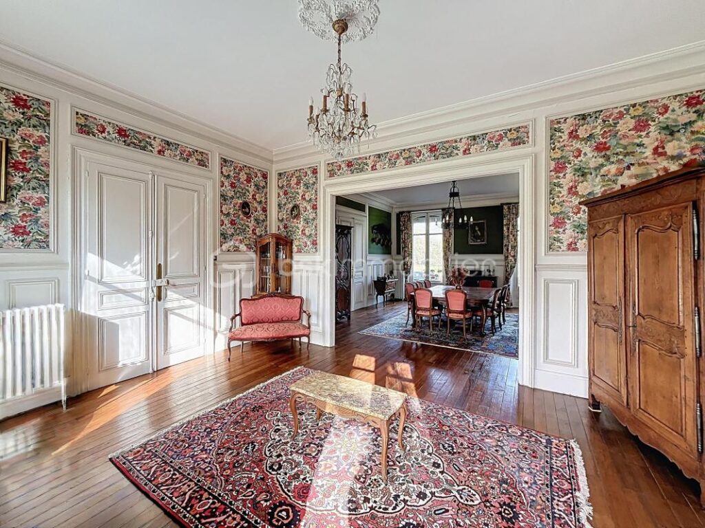 MAISON DE CARACTERE AVEC DEPENDANCE ET PARC ARBORE – 10 pièces – 6 chambres – 335 m²