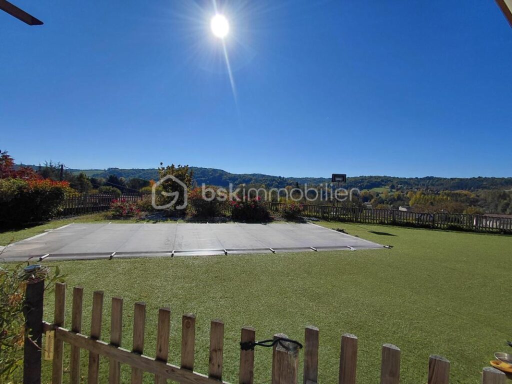 Superbe villa avec vue sur le château de GRIGNOLS – 7 pièces – 5 chambres – 210 m²