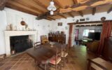 Maison en pierre de charme – 2 ch – Dépendances – 7 000 m² – 3 min de Cozes – 4 pièces – 2 chambres – 106 m²