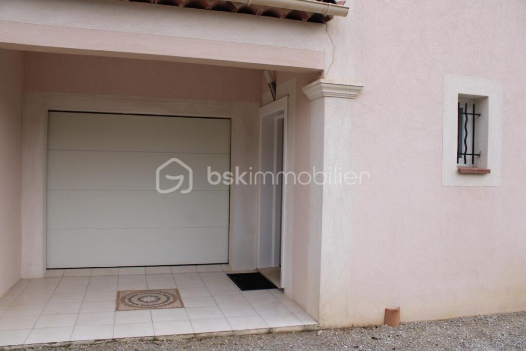 Belle maison de 87 m² avec piscine et jardin arboré – 4 pièces – 3 chambres – 84 m²