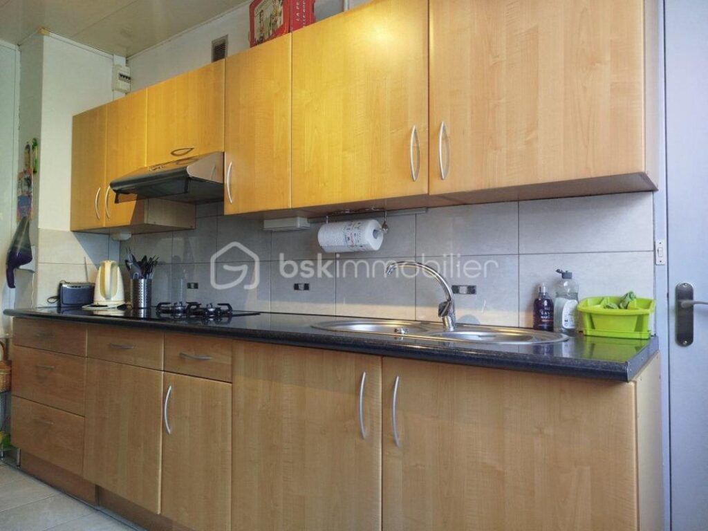 BEL APPARTEMENT IDEALEMENT SITUE – 5 pièces – 3 chambres – 92 m²