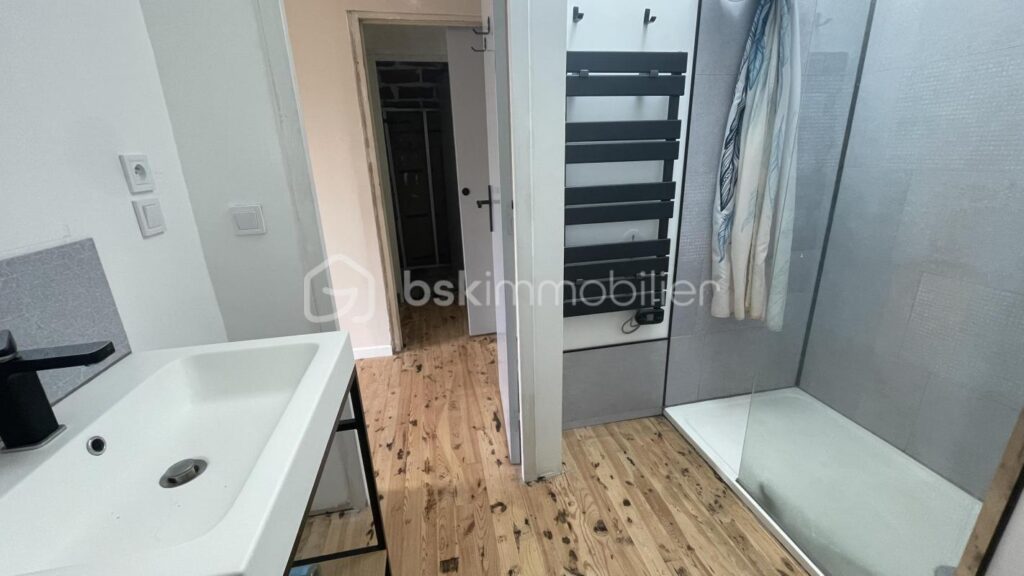 Maison de ville rénovée – 5 pièces – 4 chambres – 89 m²